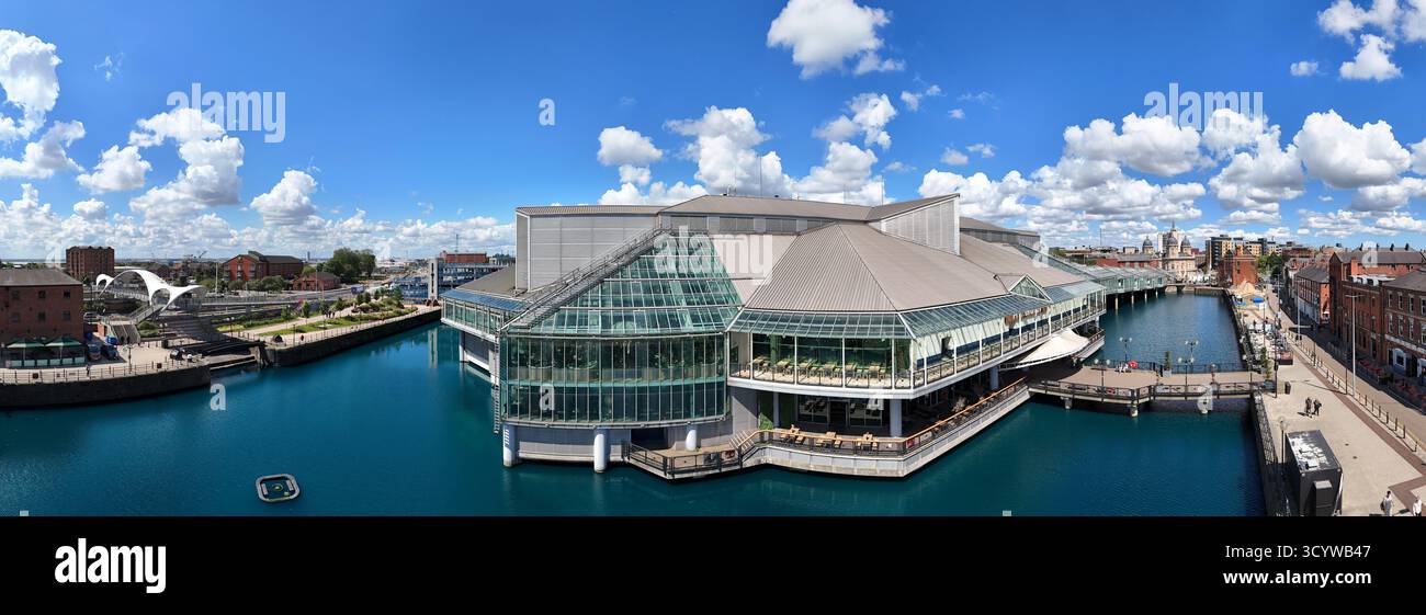 Vue aérienne du centre commercial Princes Quay à Kingston upon Hull, East Riding of Yorkshire, Angleterre. Le centre est construit sur des pilotis au-dessus du Prince's Dock Banque D'Images