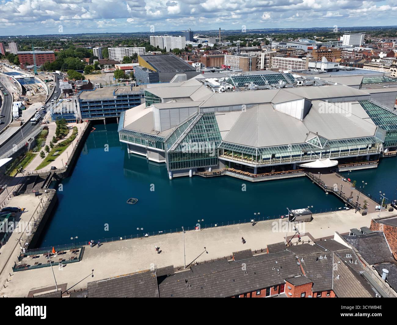 Vue aérienne du centre commercial Princes Quay à Kingston upon Hull, East Riding of Yorkshire, Angleterre. Le centre est construit sur des pilotis au-dessus du Prince's Dock Banque D'Images