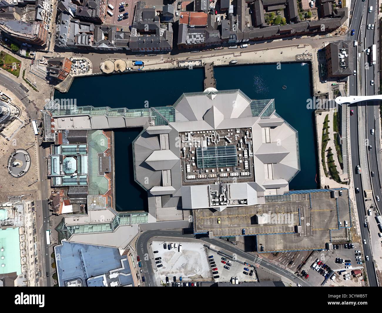 Vue aérienne du centre commercial Princes Quay à Kingston upon Hull, East Riding of Yorkshire, Angleterre. Le centre est construit sur des pilotis au-dessus du Prince's Dock Banque D'Images