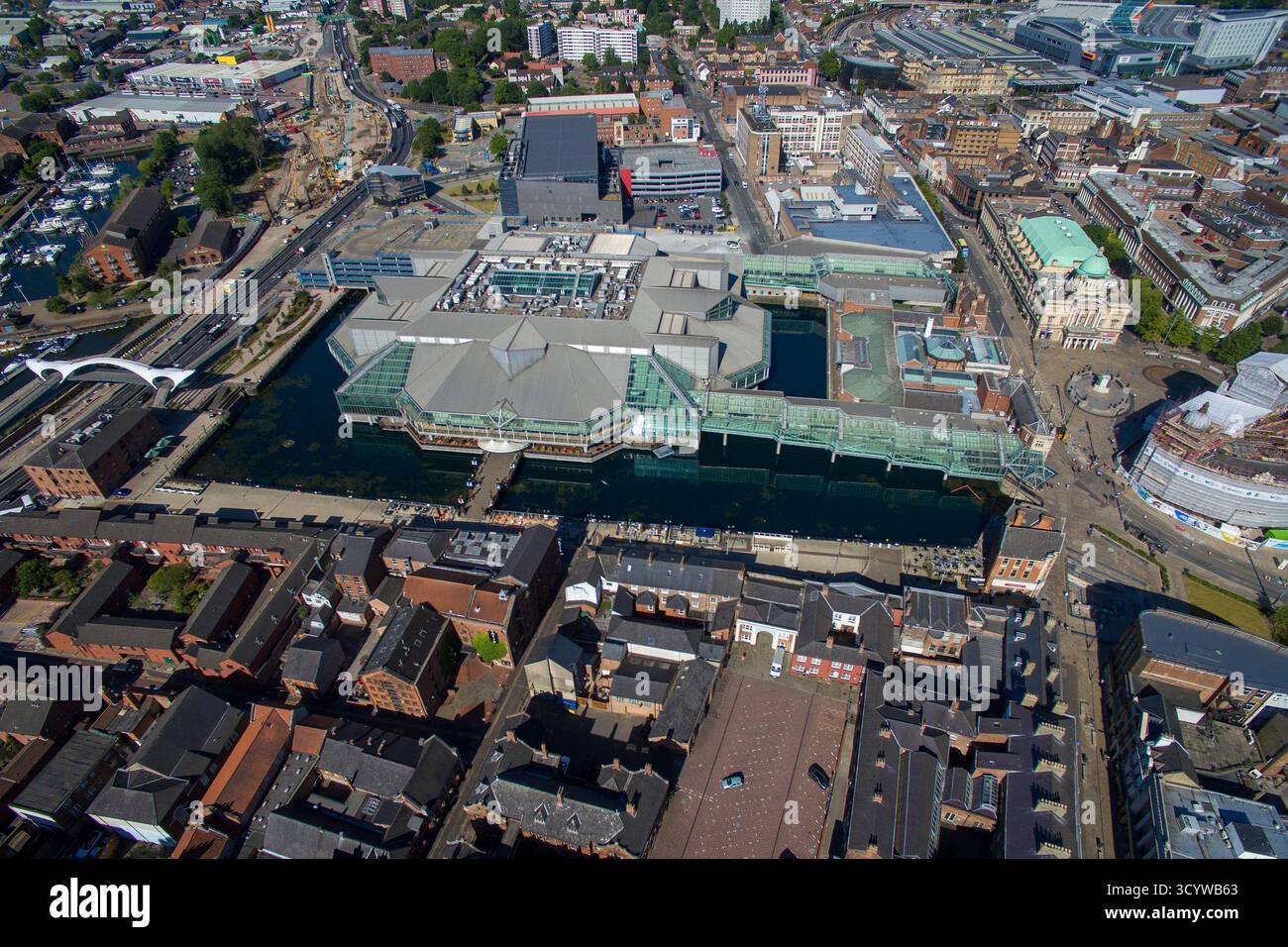 Vue aérienne du centre commercial Princes Quay à Kingston upon Hull, East Riding of Yorkshire, Angleterre. Le centre est construit sur des pilotis au-dessus du Prince's Dock Banque D'Images