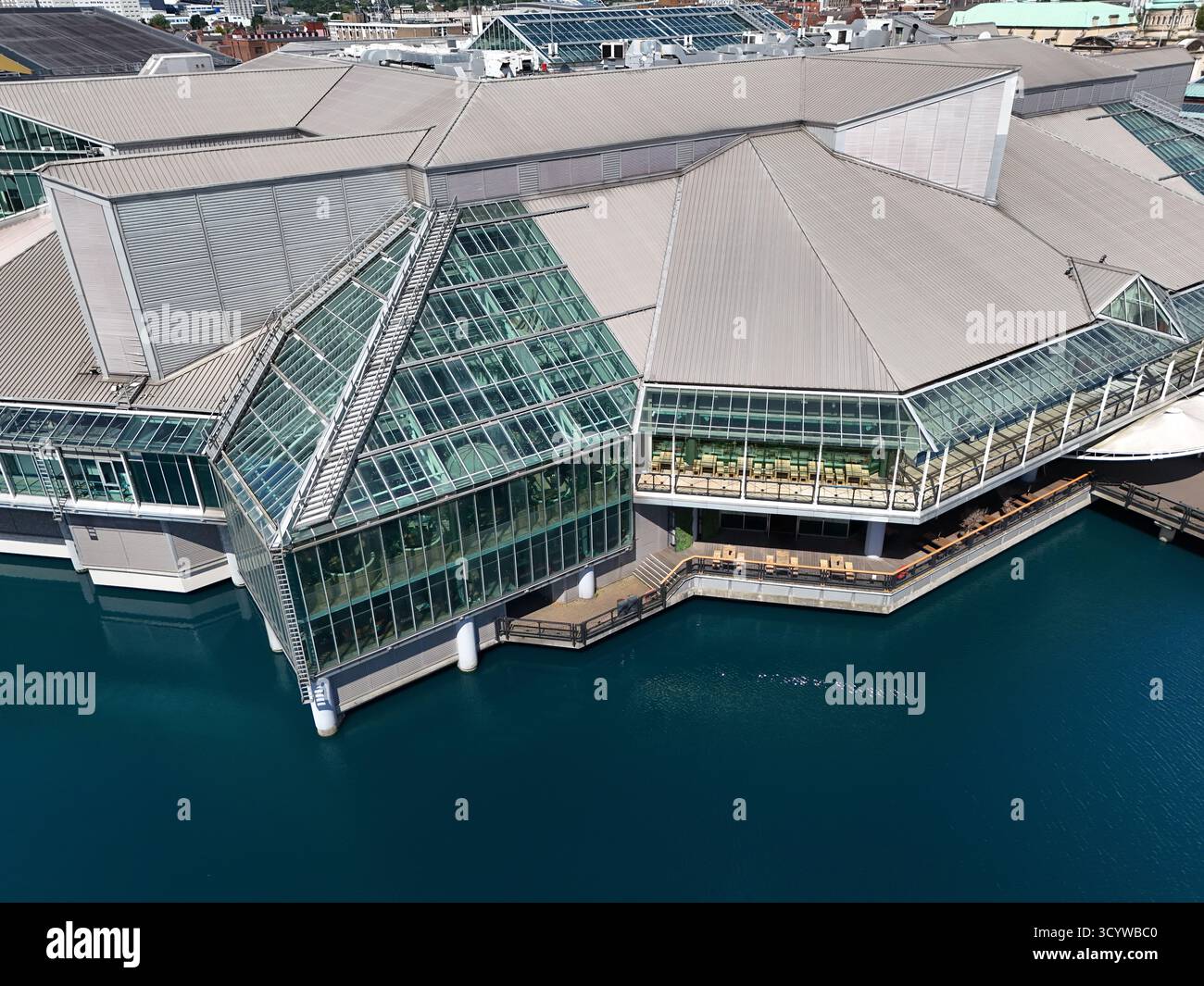 Vue aérienne du centre commercial Princes Quay à Kingston upon Hull, East Riding of Yorkshire, Angleterre. Le centre est construit sur des pilotis au-dessus du Prince's Dock Banque D'Images