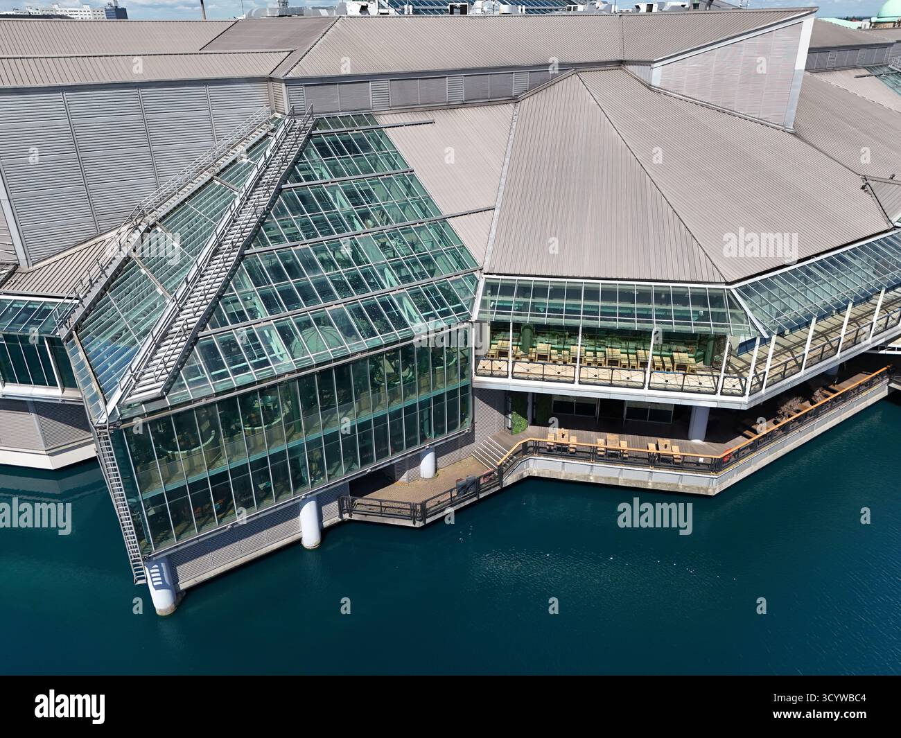 Vue aérienne du centre commercial Princes Quay à Kingston upon Hull, East Riding of Yorkshire, Angleterre. Le centre est construit sur des pilotis au-dessus du Prince's Dock Banque D'Images