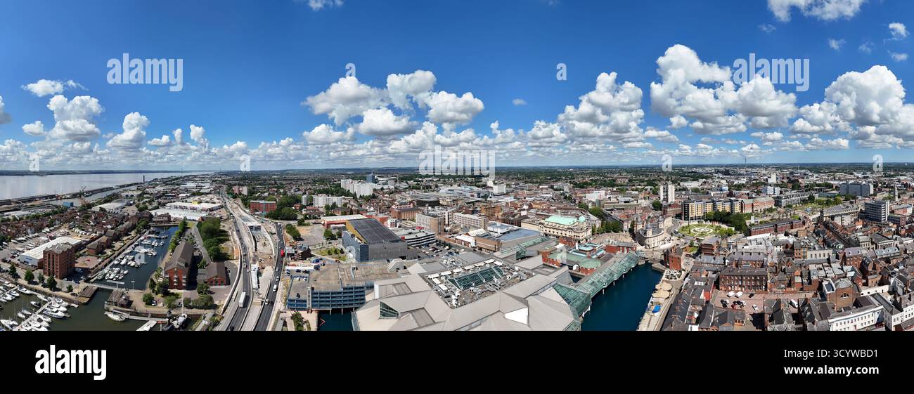 Vue aérienne du centre commercial Princes Quay à Kingston upon Hull, East Riding of Yorkshire, Angleterre. Le centre est construit sur des pilotis au-dessus du Prince's Dock Banque D'Images