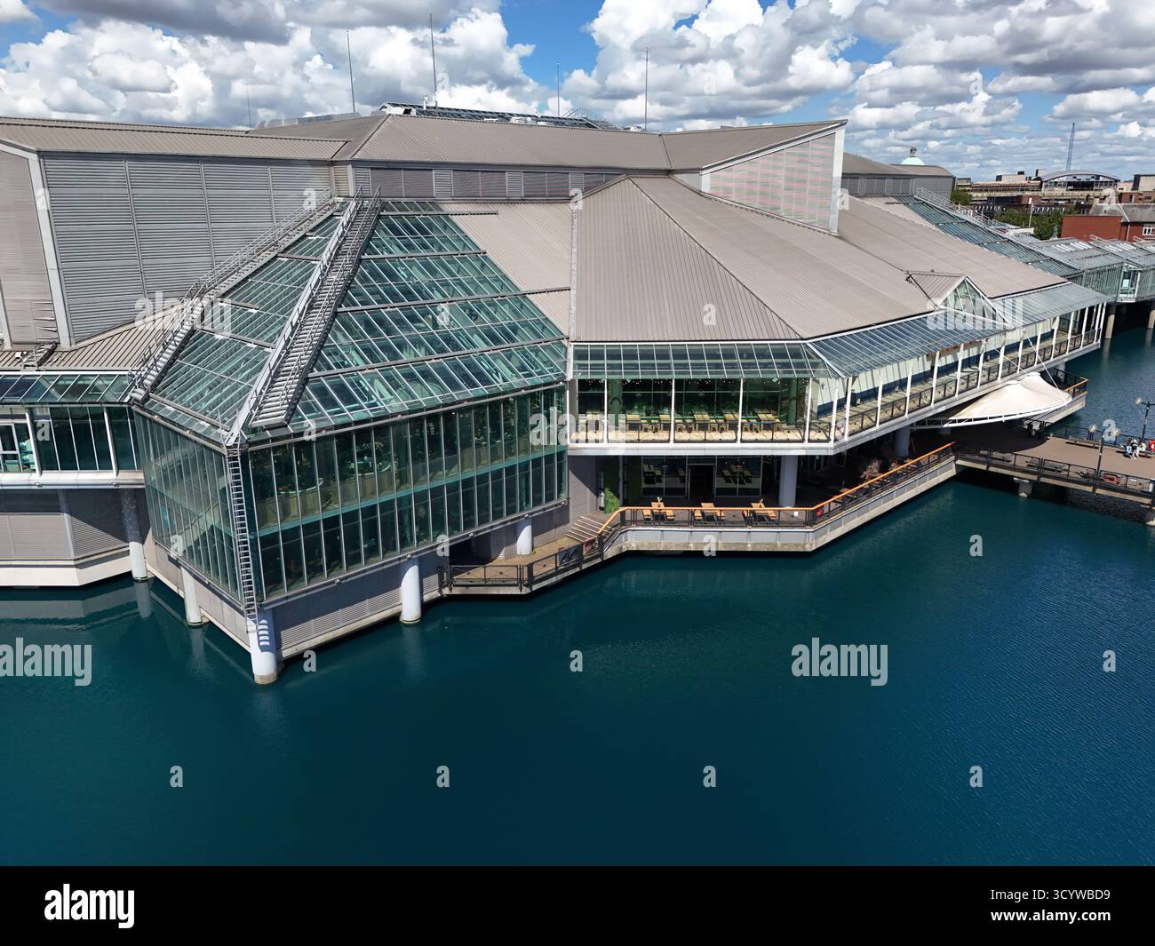 Vue aérienne du centre commercial Princes Quay à Kingston upon Hull, East Riding of Yorkshire, Angleterre. Le centre est construit sur des pilotis au-dessus du Prince's Dock Banque D'Images
