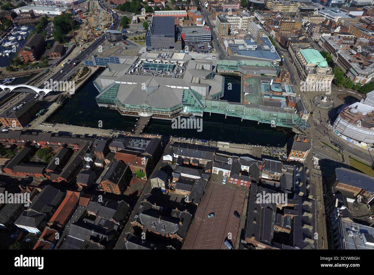 Vue aérienne du centre commercial Princes Quay à Kingston upon Hull, East Riding of Yorkshire, Angleterre. Le centre est construit sur des pilotis au-dessus du Prince's Dock Banque D'Images