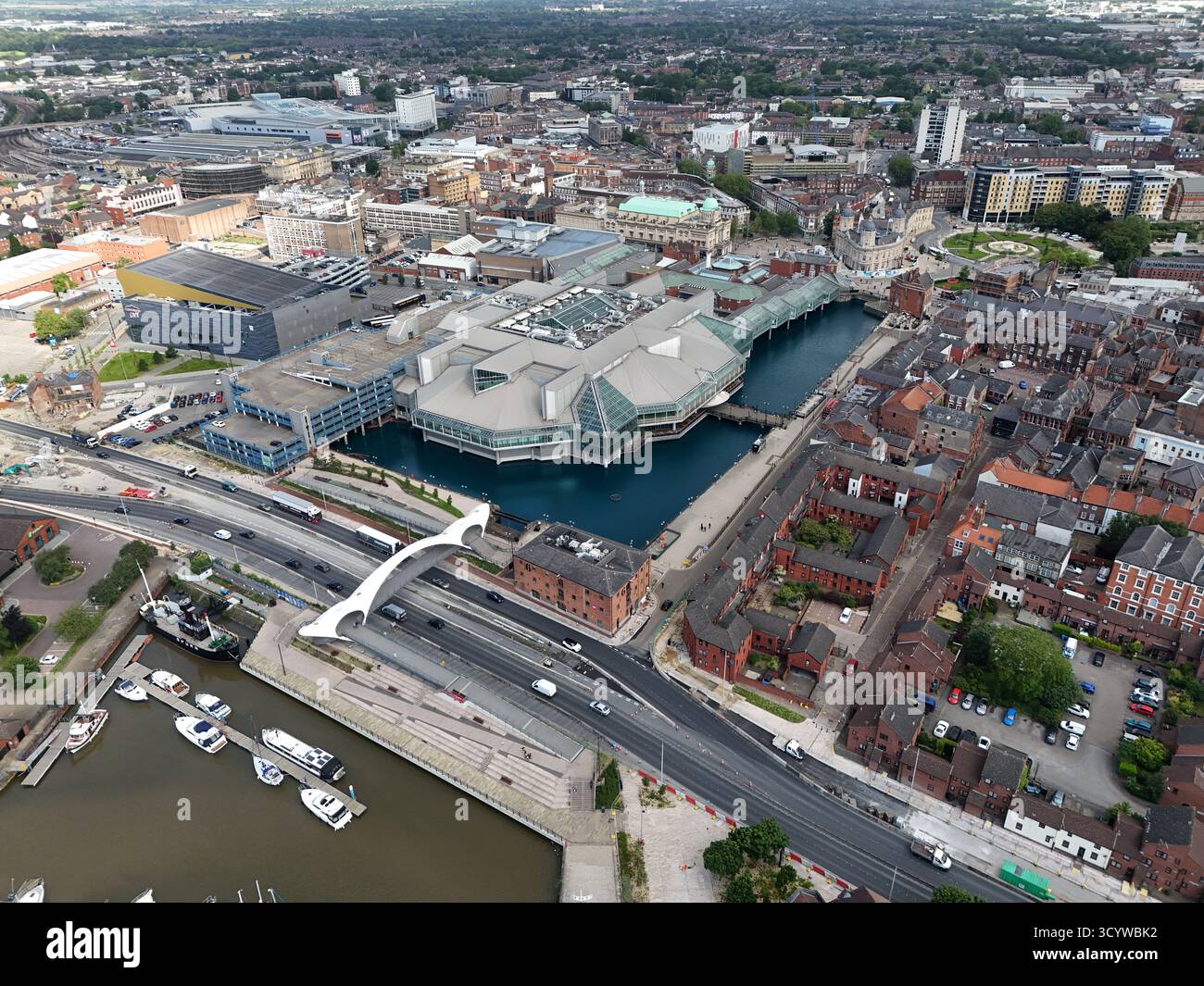 Vue aérienne du centre commercial Princes Quay à Kingston upon Hull, East Riding of Yorkshire, Angleterre. Le centre est construit sur des pilotis au-dessus du Prince's Dock Banque D'Images