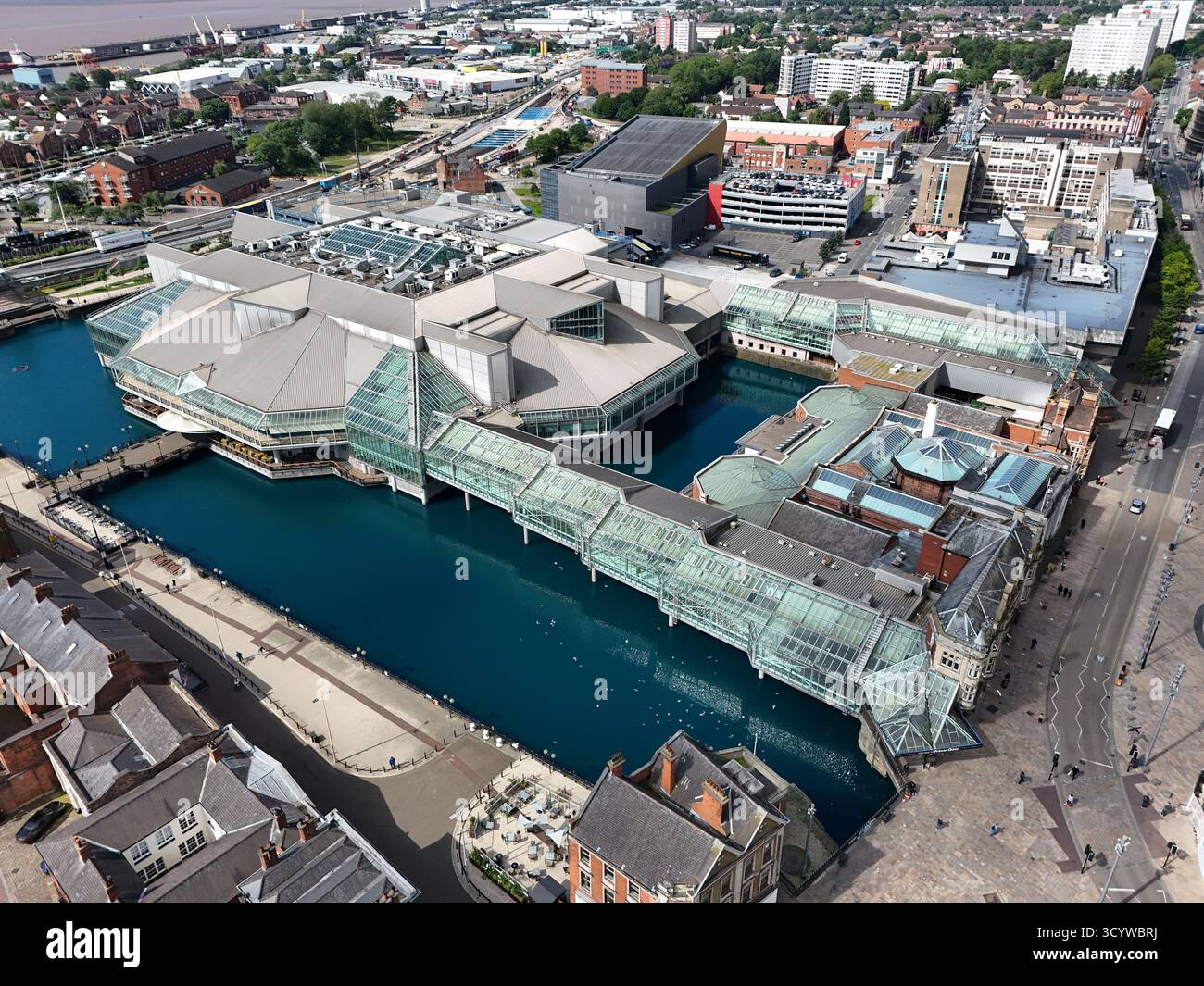 Vue aérienne du centre commercial Princes Quay à Kingston upon Hull, East Riding of Yorkshire, Angleterre. Le centre est construit sur des pilotis au-dessus du Prince's Dock Banque D'Images