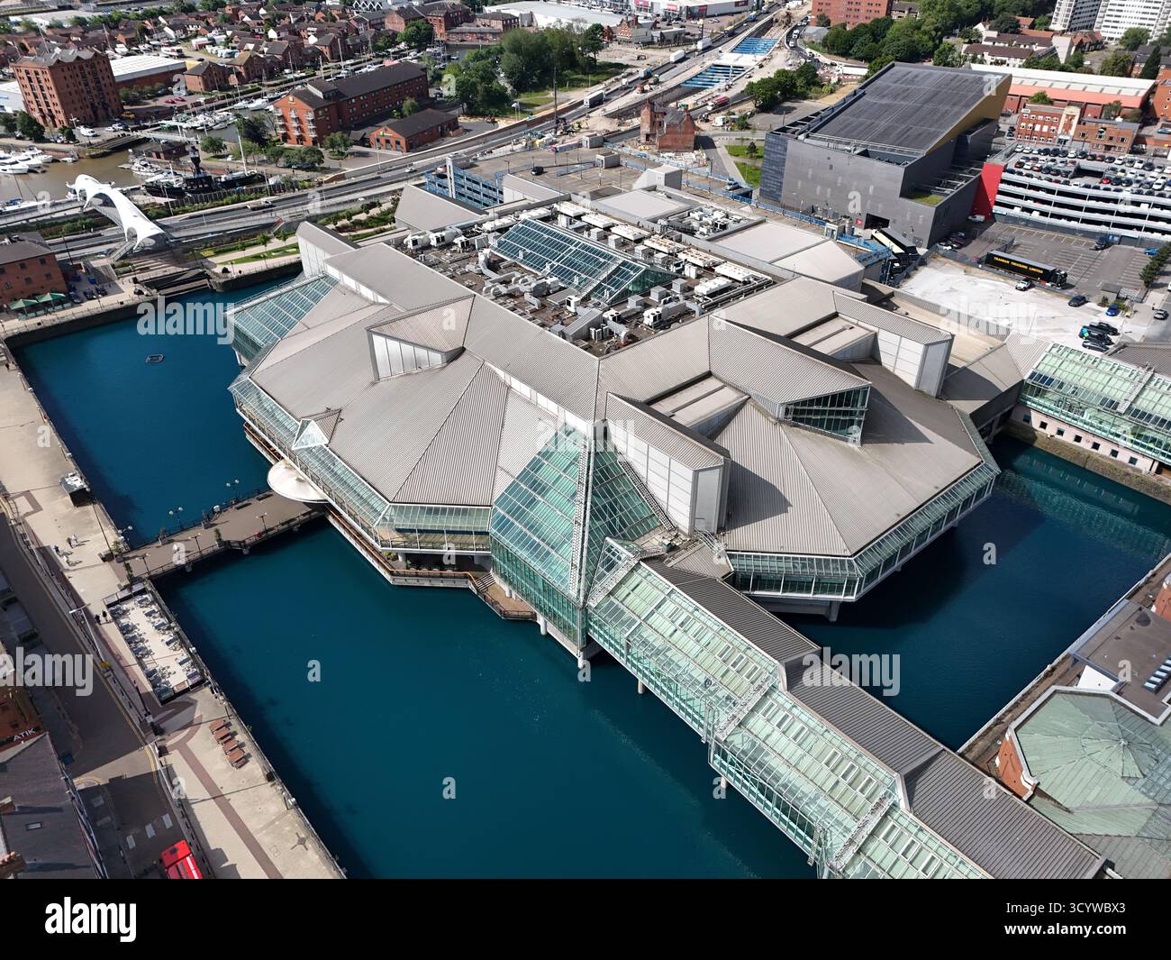 Vue aérienne du centre commercial Princes Quay à Kingston upon Hull, East Riding of Yorkshire, Angleterre. Le centre est construit sur des pilotis au-dessus du Prince's Dock Banque D'Images