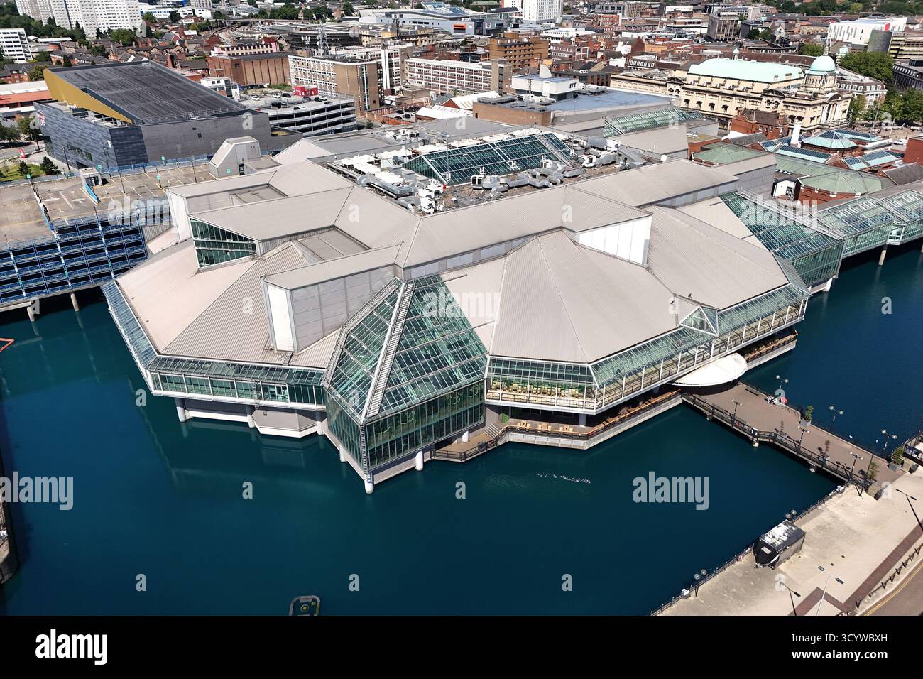 Vue aérienne du centre commercial Princes Quay à Kingston upon Hull, East Riding of Yorkshire, Angleterre. Le centre est construit sur des pilotis au-dessus du Prince's Dock Banque D'Images