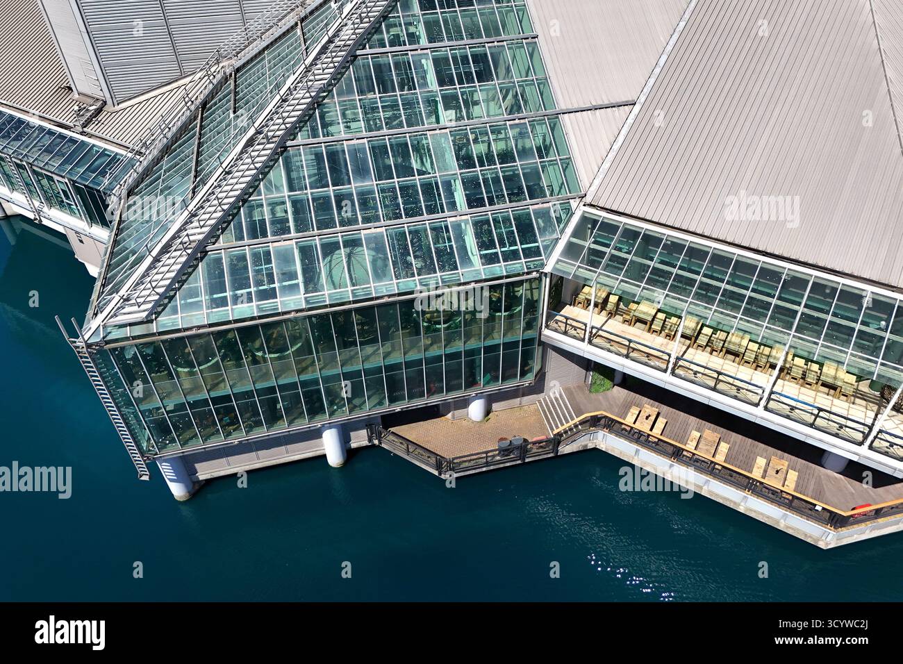 Vue aérienne du centre commercial Princes Quay à Kingston upon Hull, East Riding of Yorkshire, Angleterre. Le centre est construit sur des pilotis au-dessus du Prince's Dock Banque D'Images