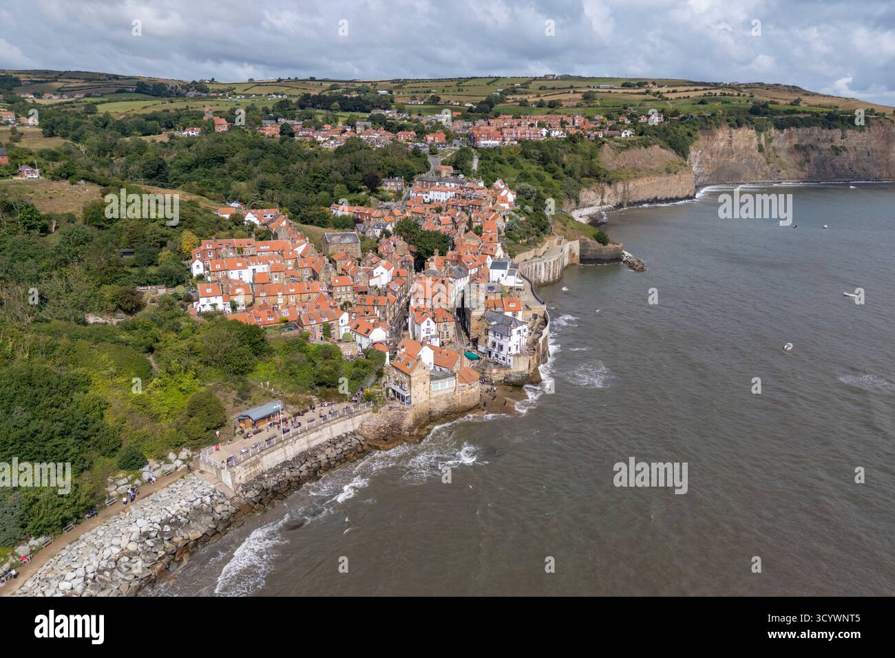 Vue aérienne de Robin Hoods Bay, Whitby, North Yorkshire, Royaume-Uni. Banque D'Images