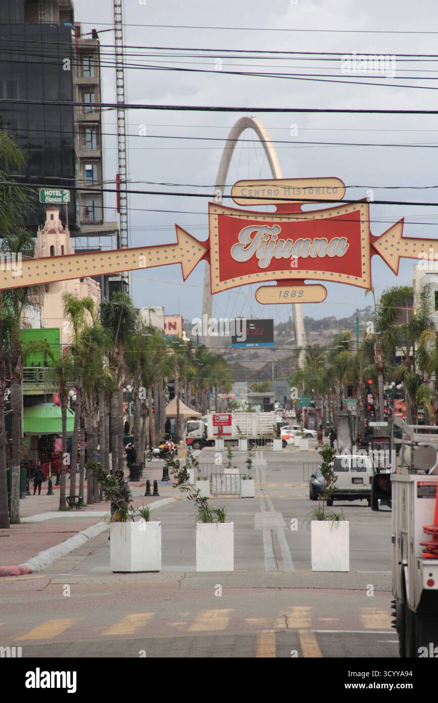 Tijuana, basse Californie, Mexique - 14 mars 2025 : horloge monumentale de Tijuana ou Millennium Arch l'un des symboles les plus importants de cette frontière Banque D'Images