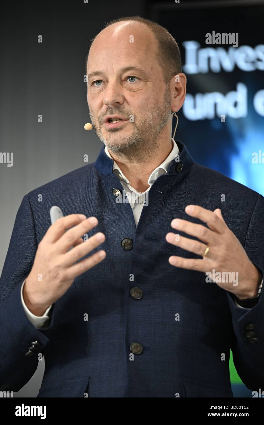 Hans Böhm, PDG de Brau Union AG, lors d'une présentation et d'une discussion de l'étude de Brau Union sur la création de valeur de la bière, le lundi 20 octobre 2025 à Vienne, Autriche. - 20251020_PD2119 crédit : APA-PictureDesk/Alamy Live News Banque D'Images