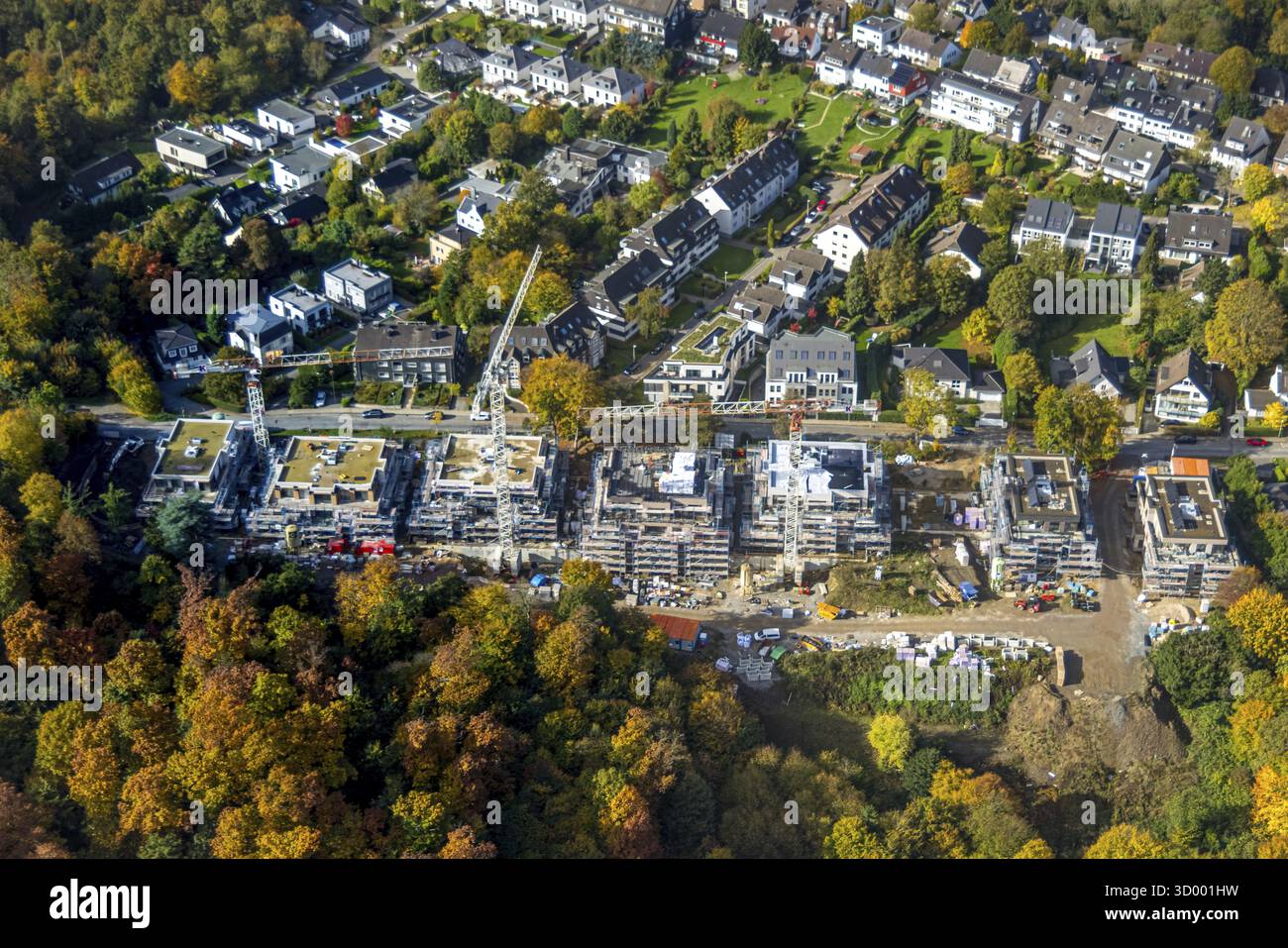 Vue aérienne, chantier de construction avec nouvelle zone de développement Bredeney Park, Weg Zur Platte, Bredeney, Essen, région de la Ruhr, Rhénanie du Nord-Westphalie, Allemagne Banque D'Images Vue aérienne, chantier de construction avec nouvelle zone de développement Bredeney Park, Weg Zur Platte, Bredeney, Essen, région de la Ruhr, Rhénanie du Nord-Westphalie, Allemagne Banque D'Images