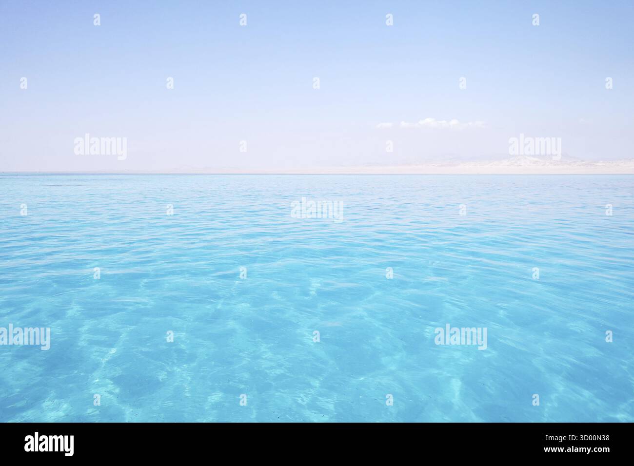 Beau paysage marin avec ciel bleu Banque D'Images