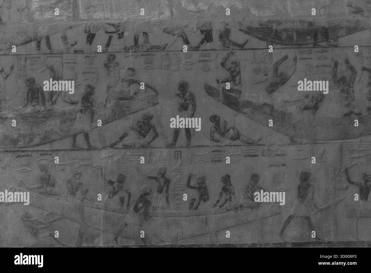 Sculptures en relief égyptiennes anciennes représentant des ouvriers et des scènes de la vie quotidienne sur une tombe ou un mur de temple à Gizeh, en Égypte. Banque D'Images