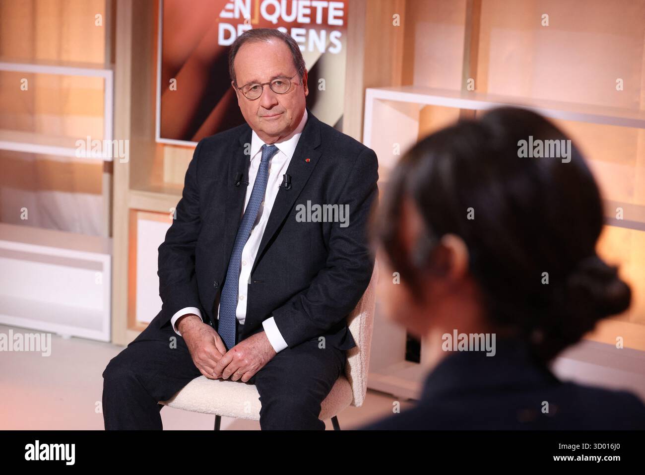 Exclusif - François Hollande est interviewé par Ava Djamshidi lors de l'émission télé Enquete de sens sur T18 à Paris, France, le 20 octobre 2025. Photo de Jerome domine/ABACAPRESS.COM crédit : Abaca Press/Alamy Live News Banque D'Images