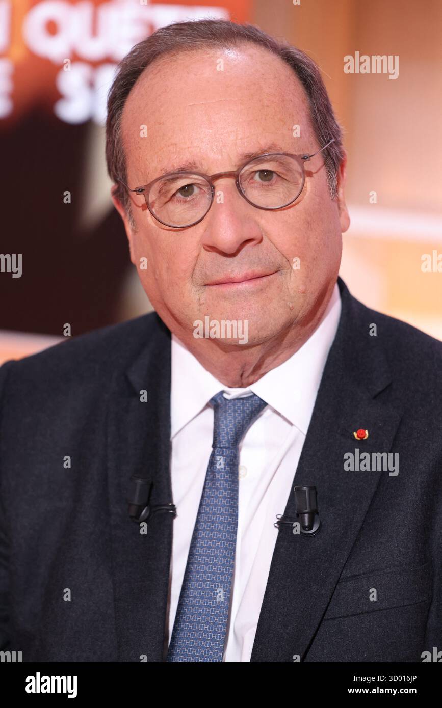 Exclusif - François Hollande est interviewé par Ava Djamshidi lors de l'émission télé Enquete de sens sur T18 à Paris, France, le 20 octobre 2025. Photo de Jerome domine/ABACAPRESS.COM crédit : Abaca Press/Alamy Live News Banque D'Images