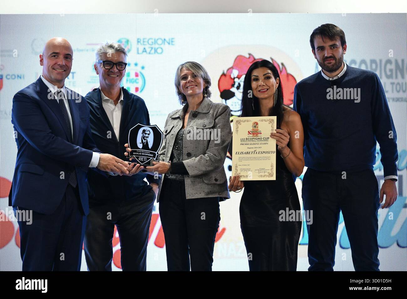 Massimo Maestrelli, Elisabetta Esposito et Souaila Mia lors de la cérémonie de remise des prix nationaux et internationaux Manlio Scopigno et Felice Pulici, dans la salle de presse du stade Olympique, 19 octobre 2025, Rome, Italie. Banque D'Images
