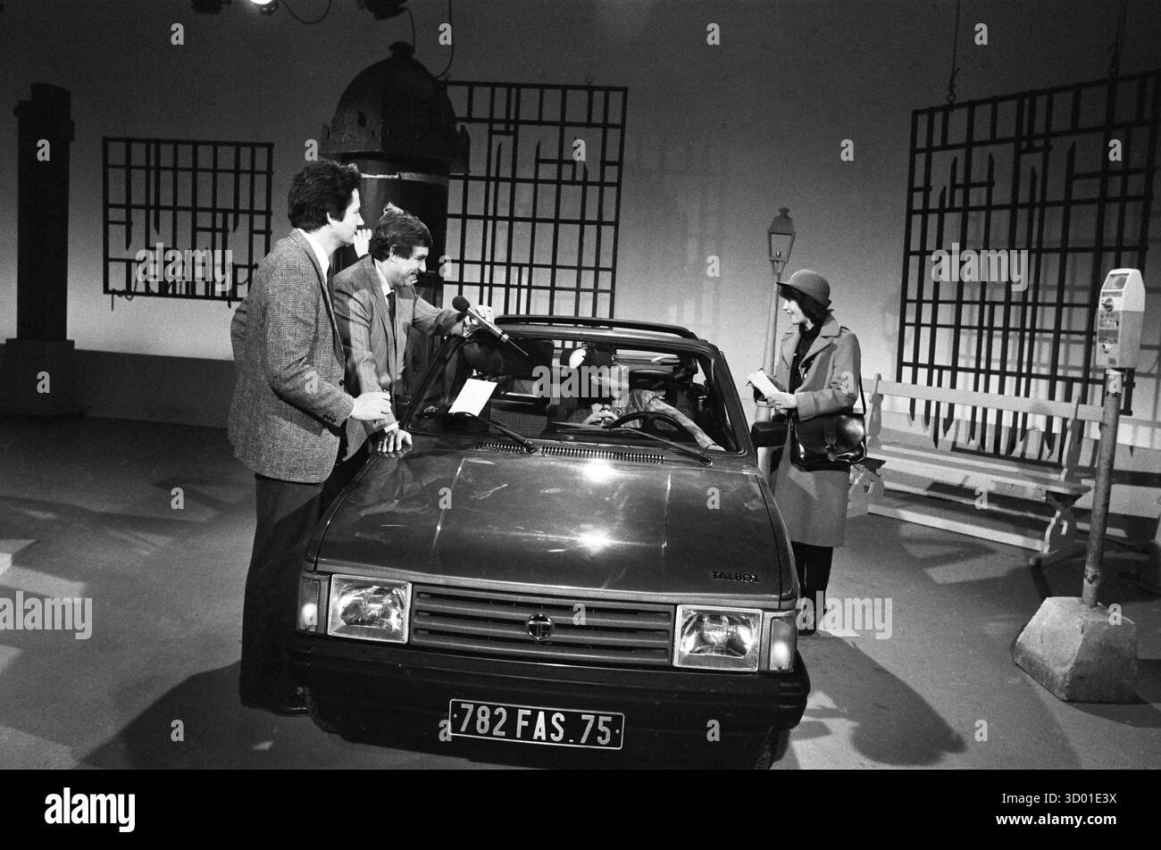 Le jeu télévisé français 'la trappe', animé par Jean-Pierre Foucault et diffusé sur antenne 2. Avec Pierre Dhostel et Danièle Evenou diffusé le 25 novembre 1985 Banque D'Images
