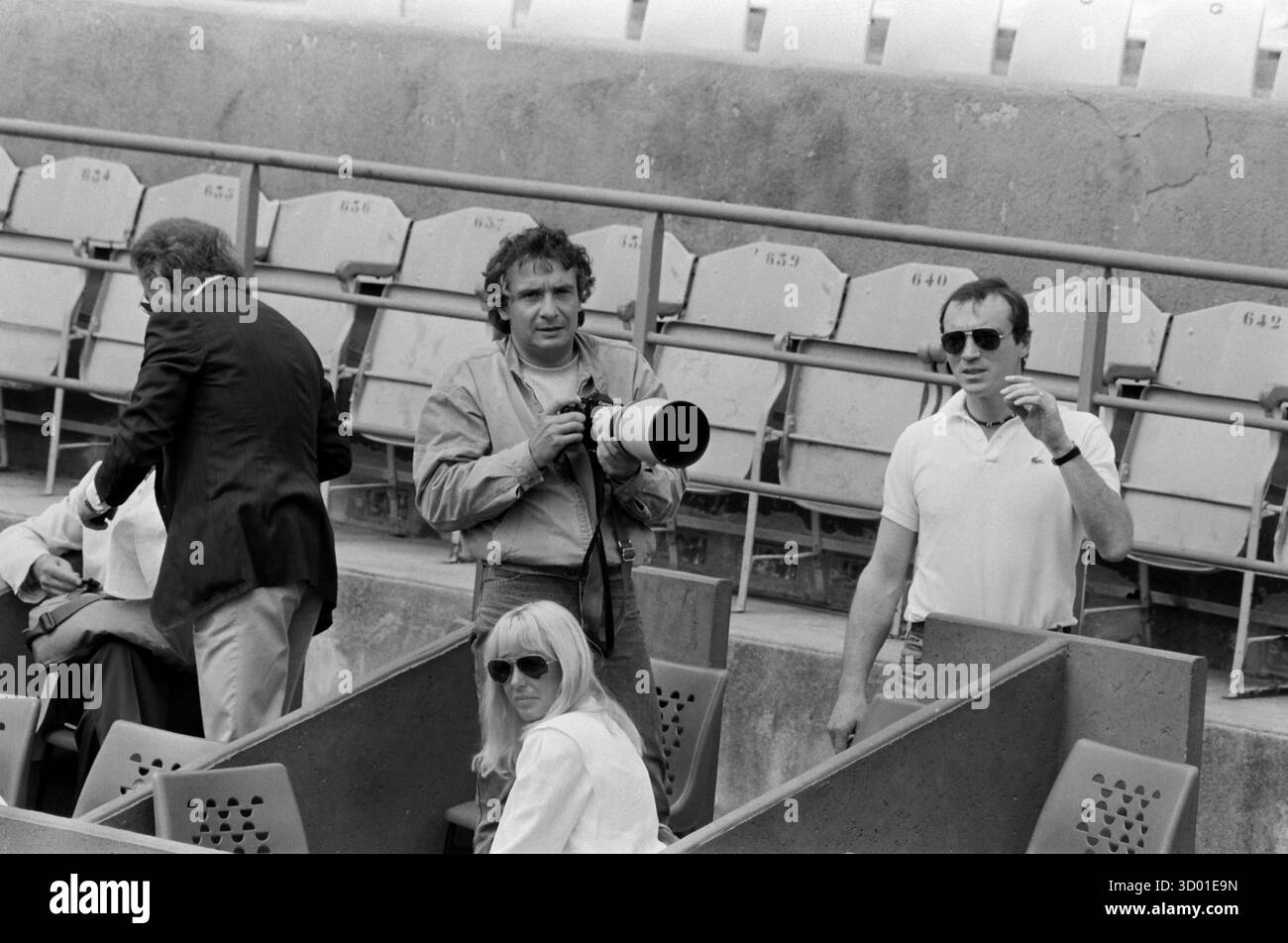 Michel Sardou et son épouse Babette, dans les tribunes du tournoi de tennis de France Open, 1983 Banque D'Images