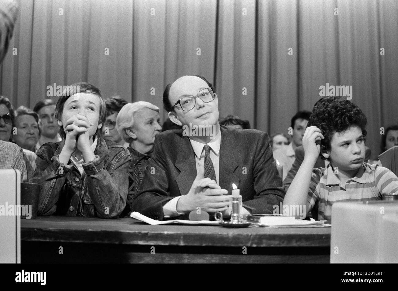 Émission française '14 juillet : la révolution française, chantez le moi', diffusée sur antenne 2 le 14 juillet 1984, présentée par Jean-François Kahn. Banque D'Images