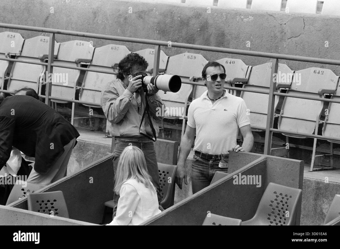 Michel Sardou et son épouse Babette, dans les tribunes du tournoi de tennis de France Open, 1983 Banque D'Images