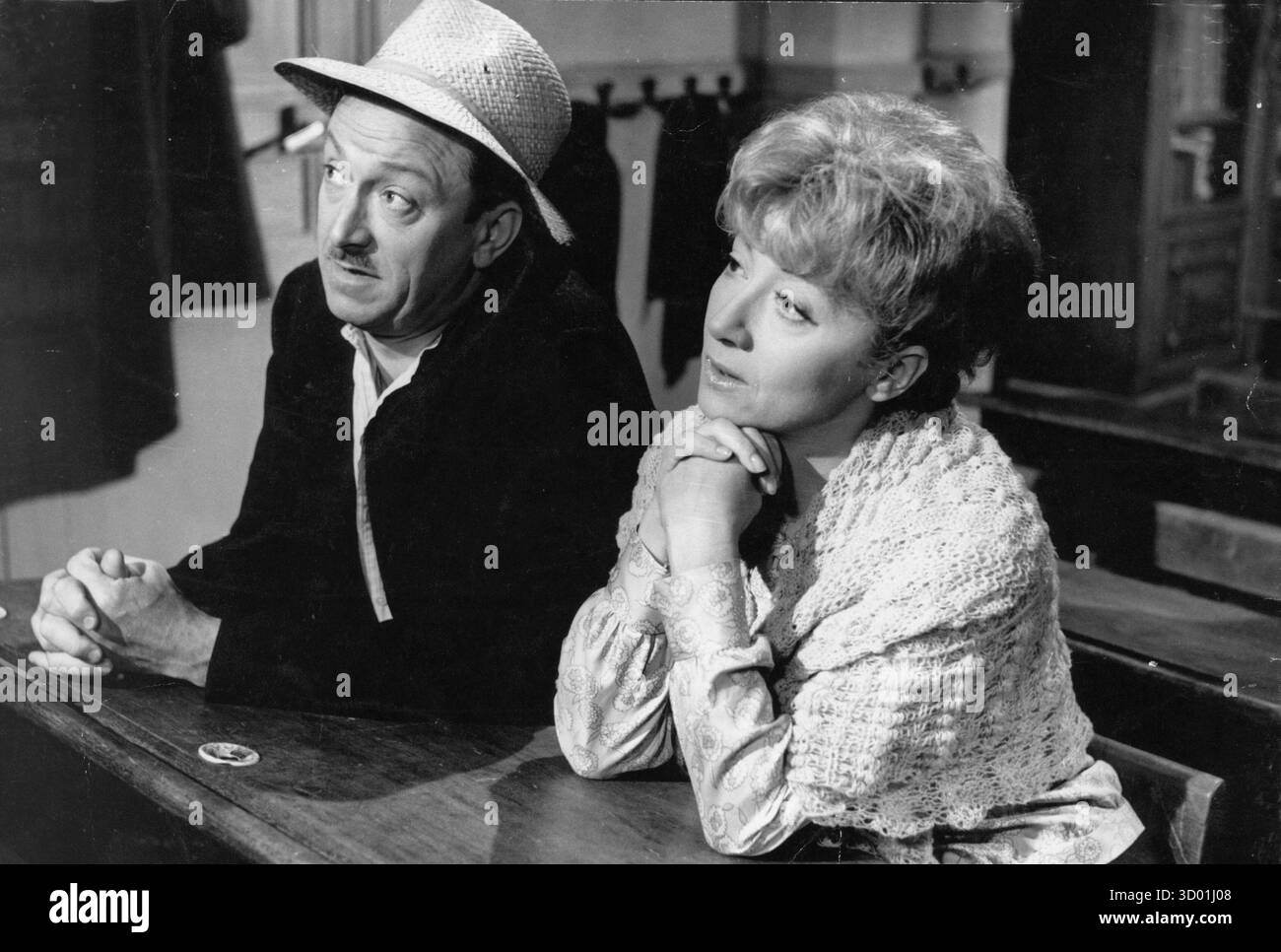 La communale année : 1965 - France réalisé par : Jean L'Hôte Robert Dhéry, Colette Brosset Banque D'Images