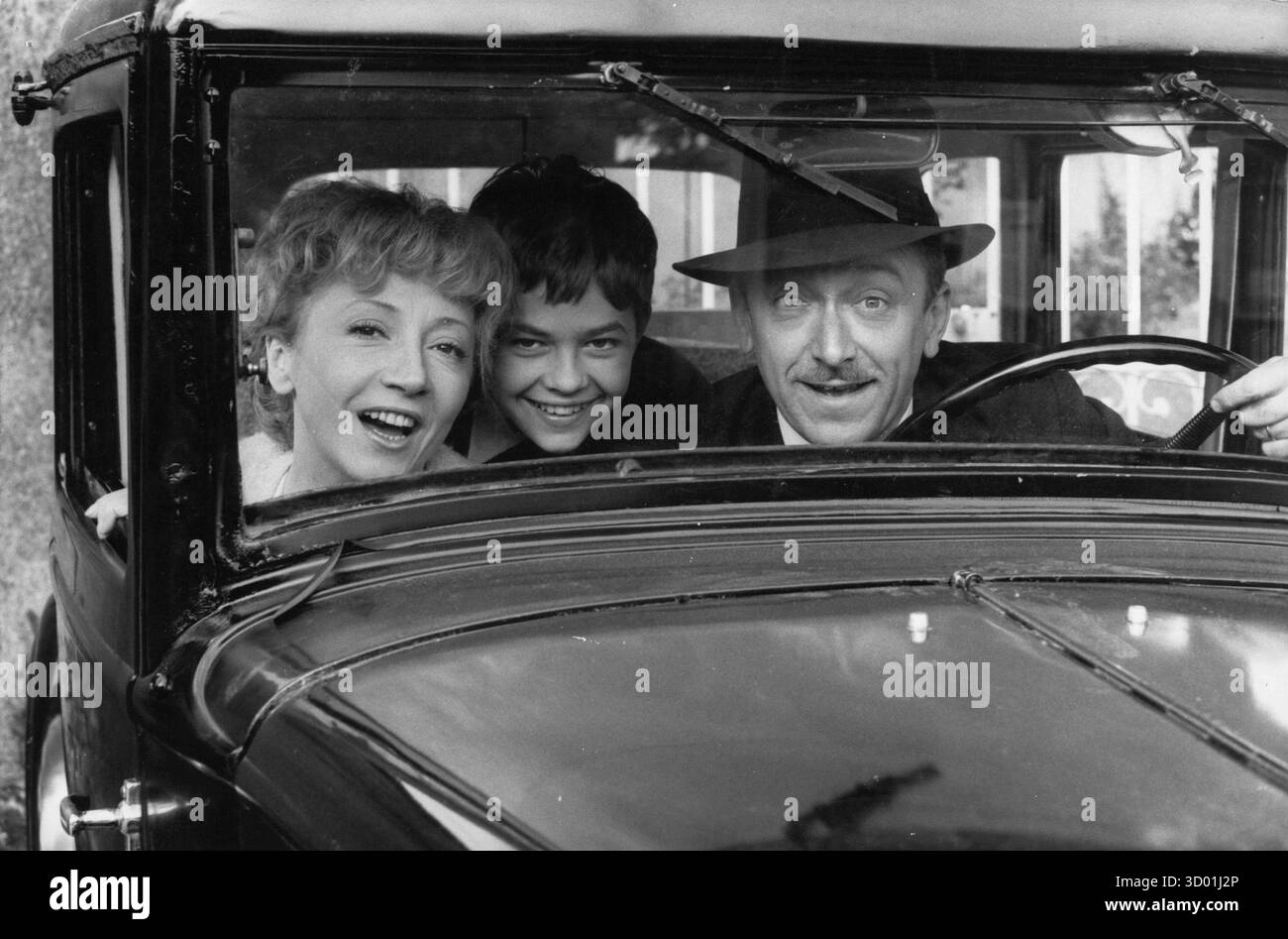 La communale année : 1965 - France réalisé par : Jean L'Hôte Colette Brosset, Didier Haudepin, Robert Dhéry Banque D'Images