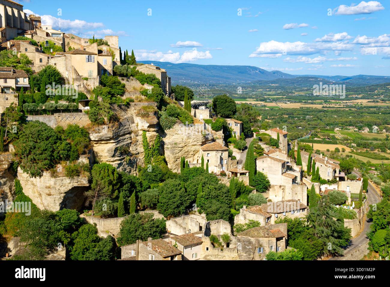 France, Vaucluse, Réserve naturelle régionale du Luberon (parc naturel régional du Luberon), Gordes, a certifié les plus beaux villages de France (les plus Beaux villages de France), le village perché sur un éperon rocheux Banque D'Images