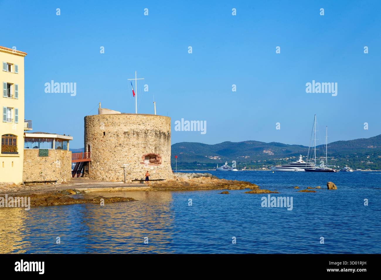 France, Var, Saint Tropez, plage de la Glaye plage et Tour du Portalet Banque D'Images