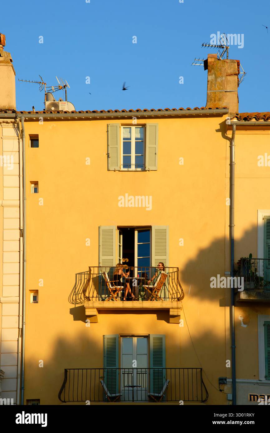 La France, Var, Saint Tropez, le vieux port Banque D'Images