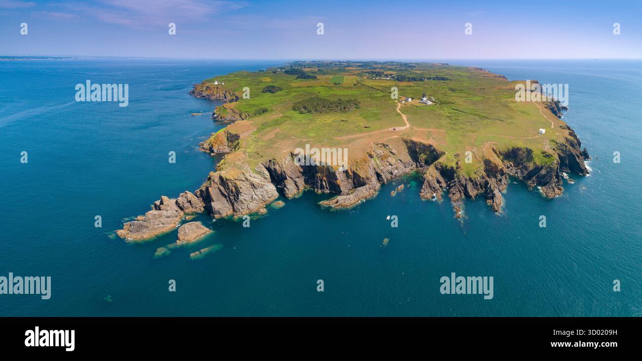 France, Morbihan, Île de Groix, toute l'île vue du ciel, du dessus de la pointe de Pen-Men (vue aérienne) Banque D'Images