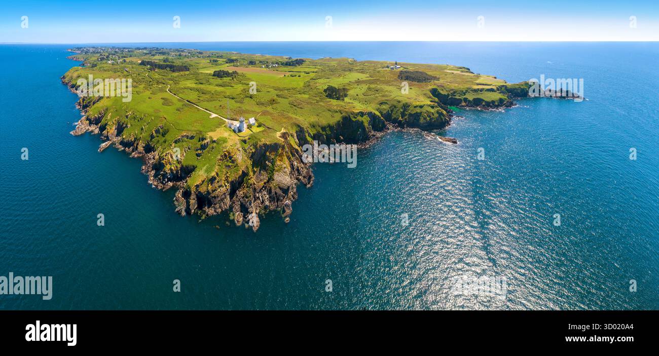 France, Morbihan, île de Groix, toute l'île vue du ciel, du dessus du sémaphore Beg-Melen (vue aérienne) Banque D'Images