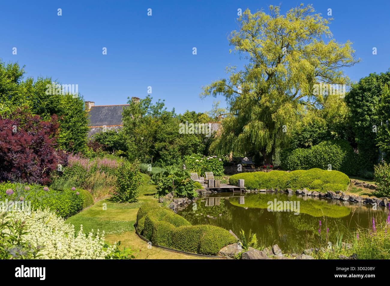 France, côtes d'Armor, Plouec du Trieux, les jardins du Kerfouler, jardin remarquable, avaler jardin, étang Banque D'Images France, côtes d'Armor, Plouec du Trieux, les jardins du Kerfouler, jardin remarquable, avaler jardin, étang Banque D'Images