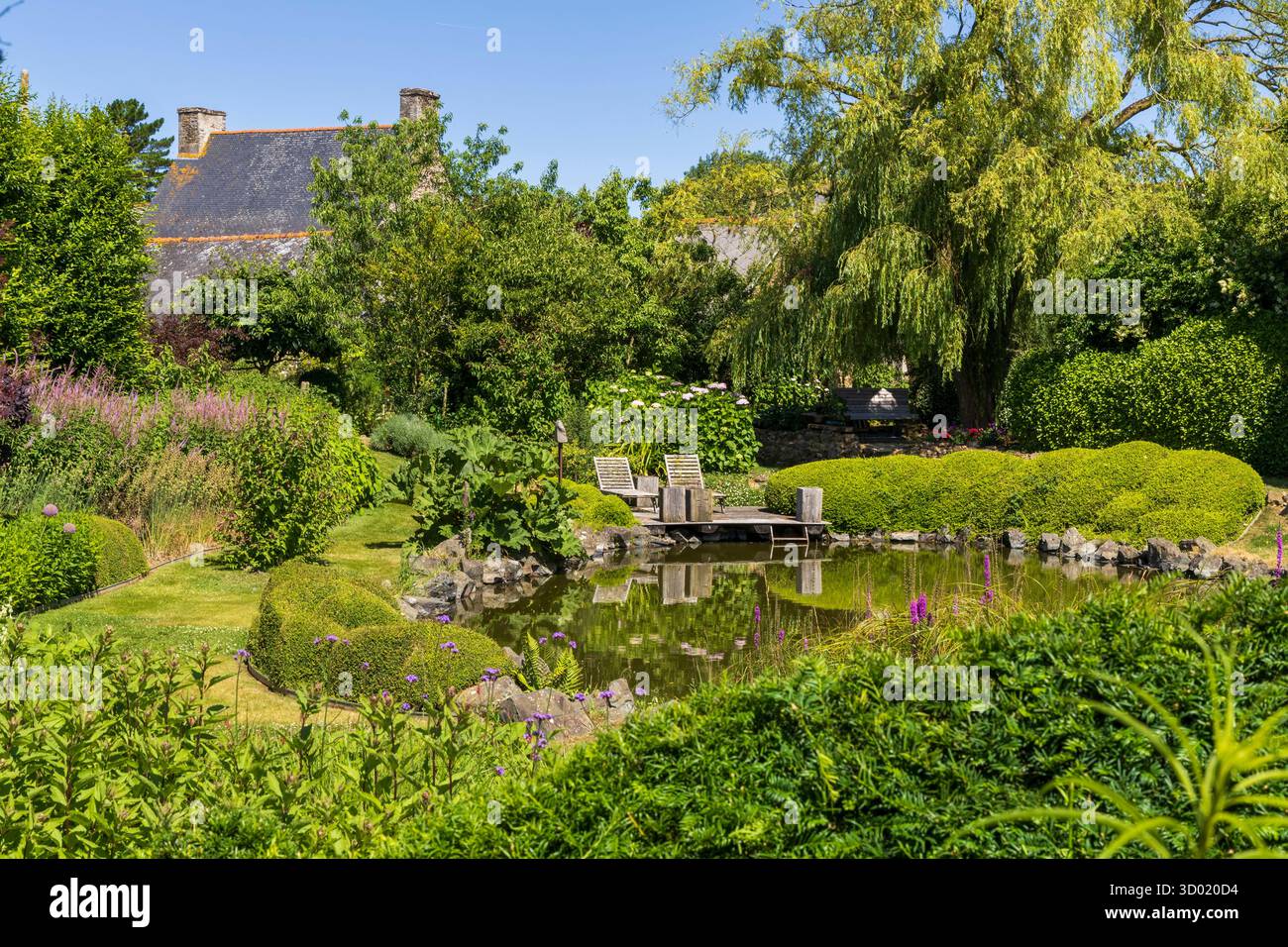 France, côtes d'Armor, Plouec du Trieux, les jardins du Kerfouler, jardin remarquable, avaler jardin, étang Banque D'Images France, côtes d'Armor, Plouec du Trieux, les jardins du Kerfouler, jardin remarquable, avaler jardin, étang Banque D'Images
