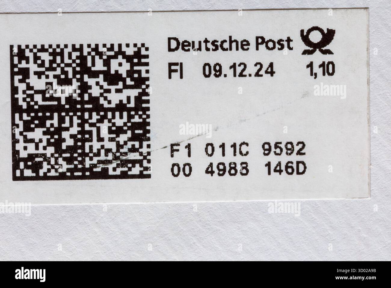 Timbre Deutsche Post avec code à barres sur l'enveloppe Banque D'Images