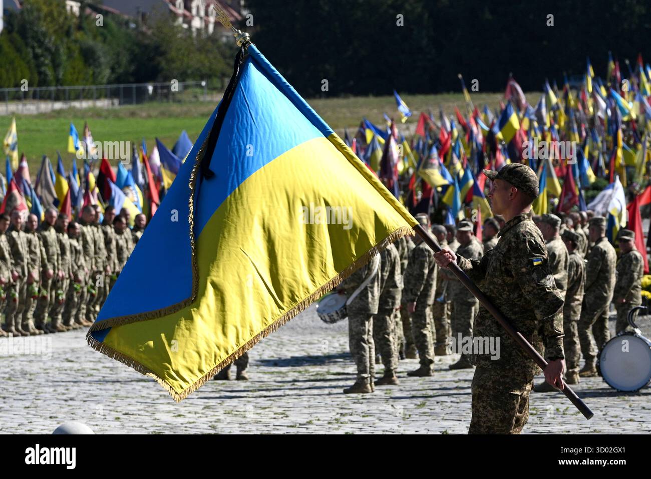 Lviv, Ukraine - 20 septembre 2024 : funérailles de militaires ukrainiens au cimetière militaire de Lychakiv. Banque D'Images
