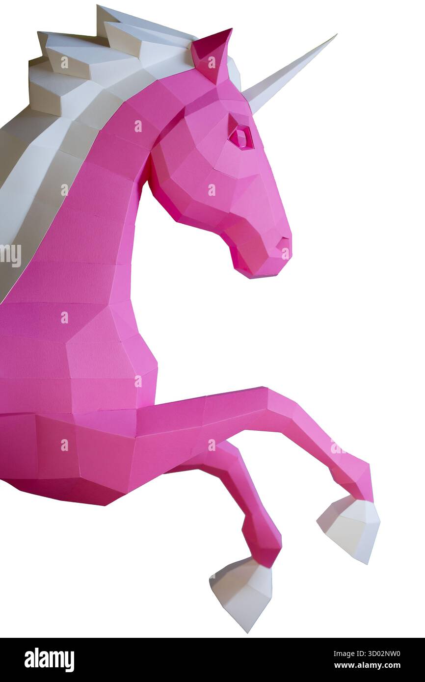 Geometric Pink Unicorn sculpture double fond. Sculpture de licorne géométrique audacieuse et moderne en blanc rose se dresse contre le dos violet rose fendu Banque D'Images