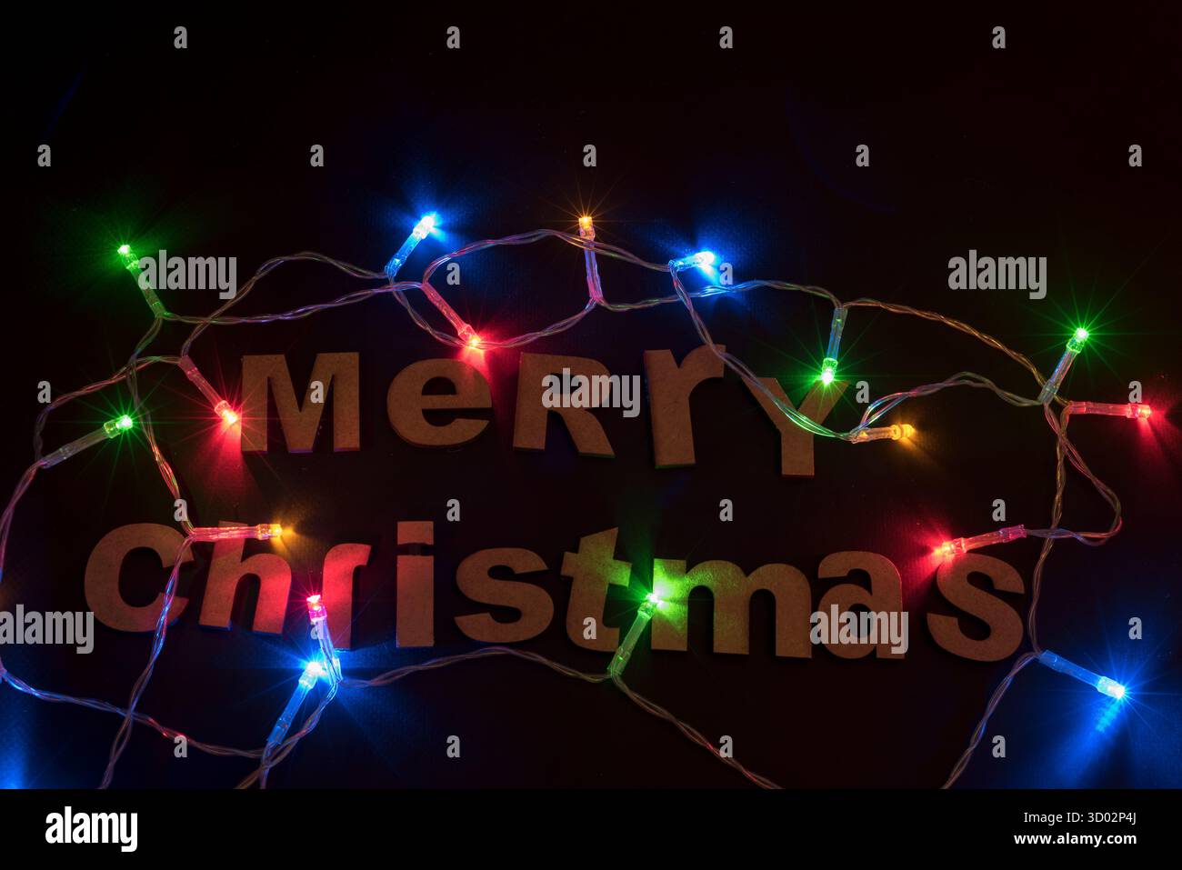 Affiche publicitaire extérieure vierge sur une structure métallique, idéale comme maquette. Banque D'Images