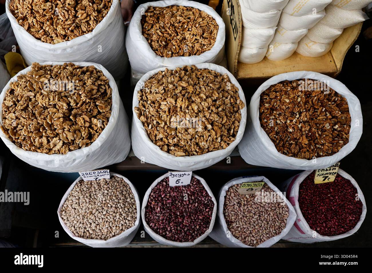 Noix à vendre au Dezerter Bazaar à Tbilissi, Géorgie Banque D'Images