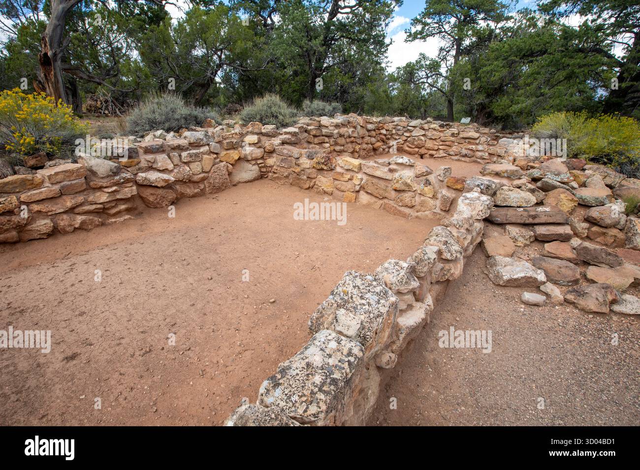 Parc national du Grand Canyon, Arizona - ruine tosayenne sur le plateau sud du Grand Canyon. Partie de la culture Pueblo II, la ruine date d'environ 1185. Banque D'Images