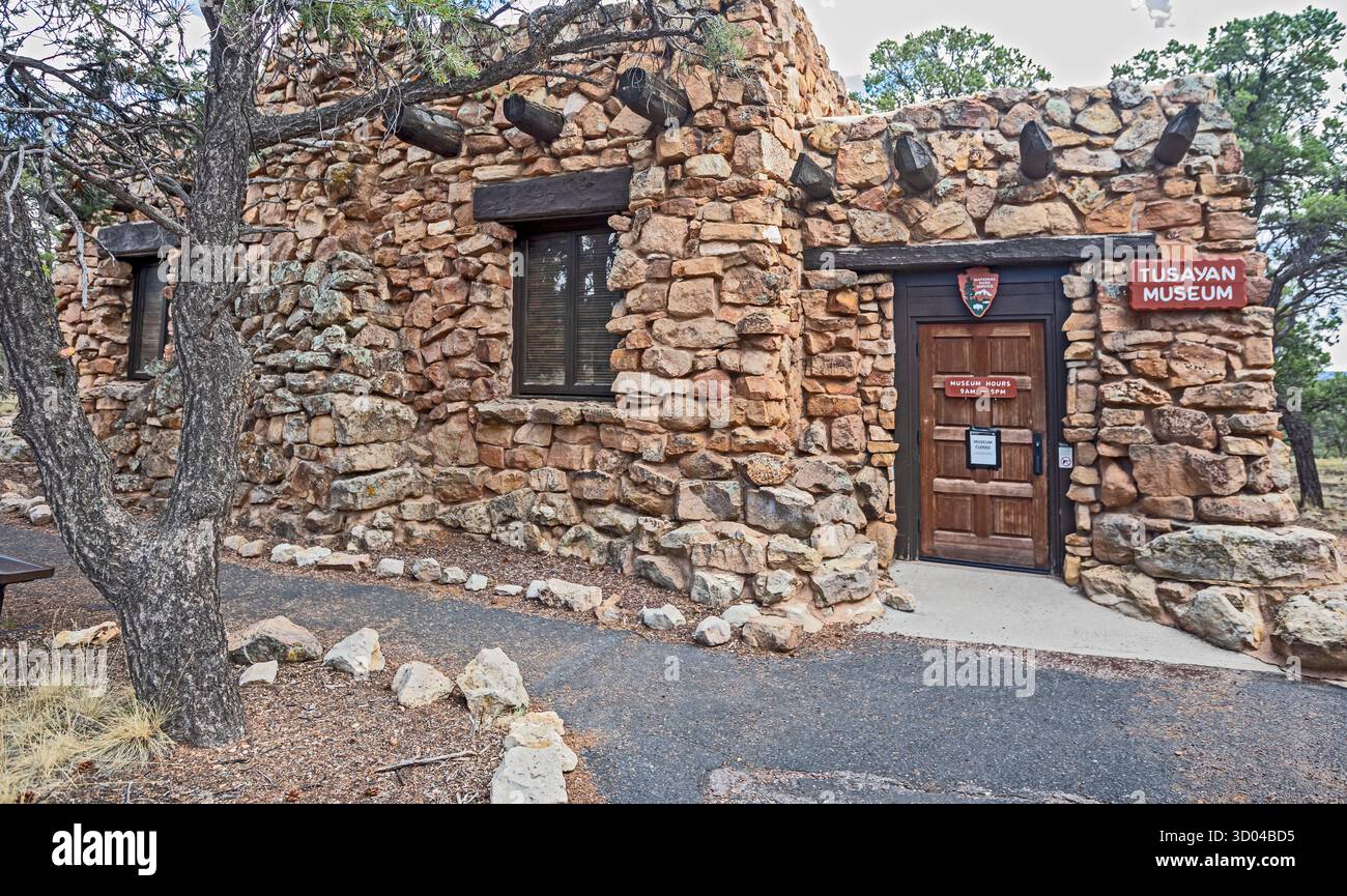 Parc national du Grand Canyon, Arizona - ruine tosayenne et musée sur le plateau sud du Grand Canyon. Le musée est fermé indéfiniment en raison du personnel. Banque D'Images
