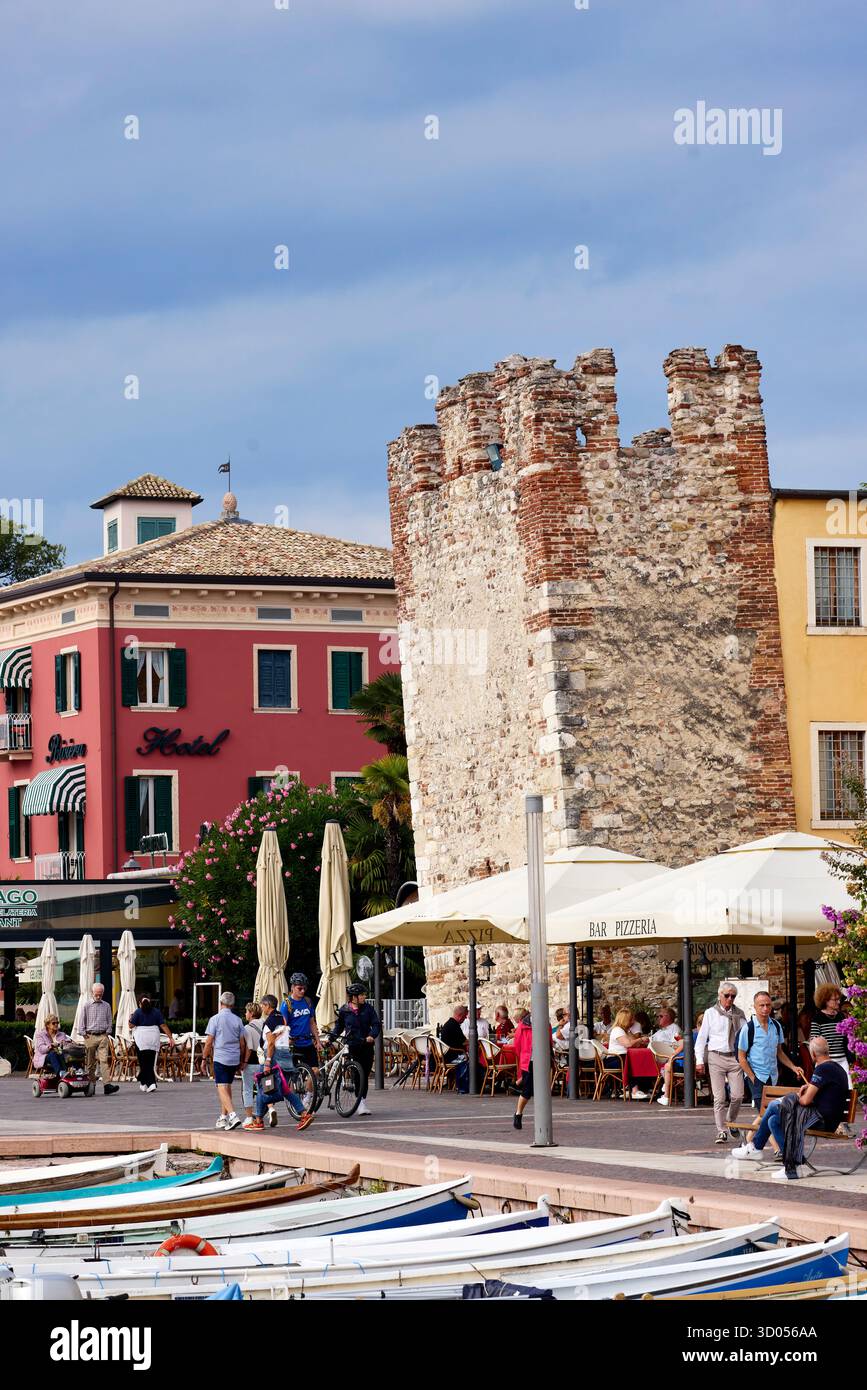 Front de mer de Bardolino, Italie Banque D'Images
