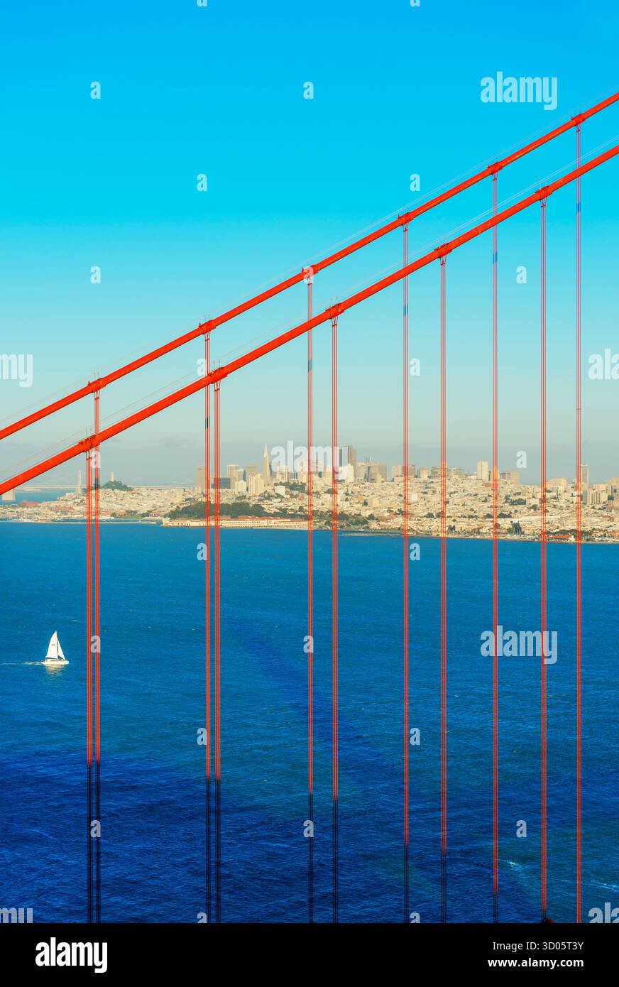 Vue sur le Golden Gate Bridge et le quartier financier, San Francisco, Californie, États-Unis Banque D'Images