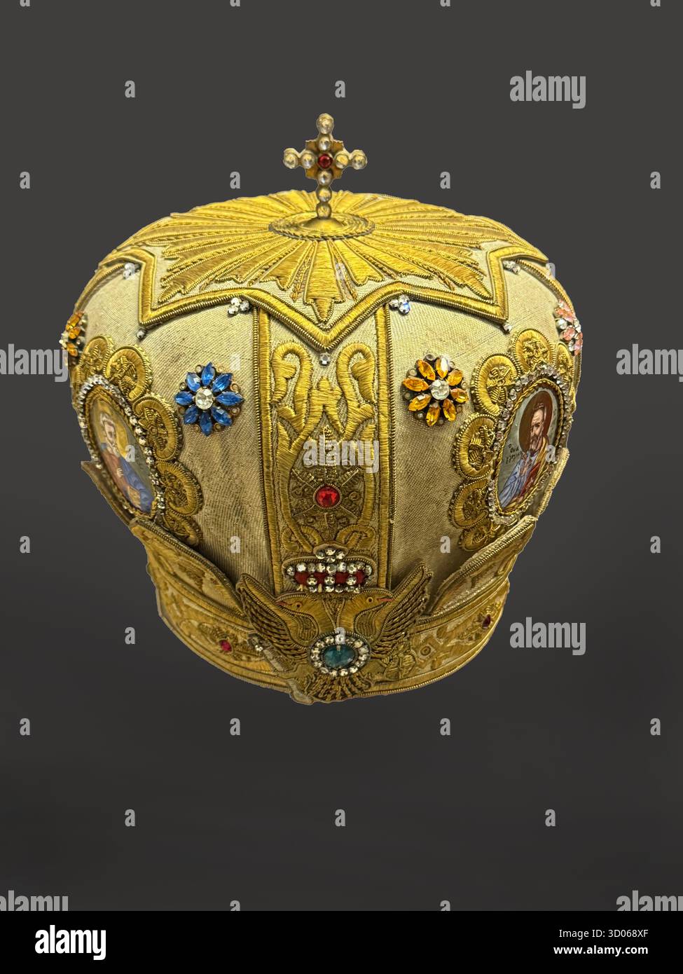 Couronne d'or au XVIe siècle grec orthodoxe monastère Arkadi a joué un rôle dans la révolte crétoise contre les Ottomans en 1866 - Crète, Grèce Banque D'Images