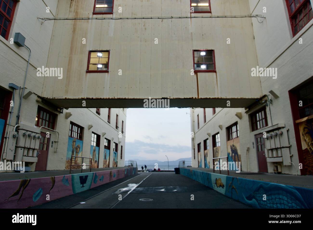 Passage industriel avec vue sur l'océan – front de mer de San Francisco Banque D'Images