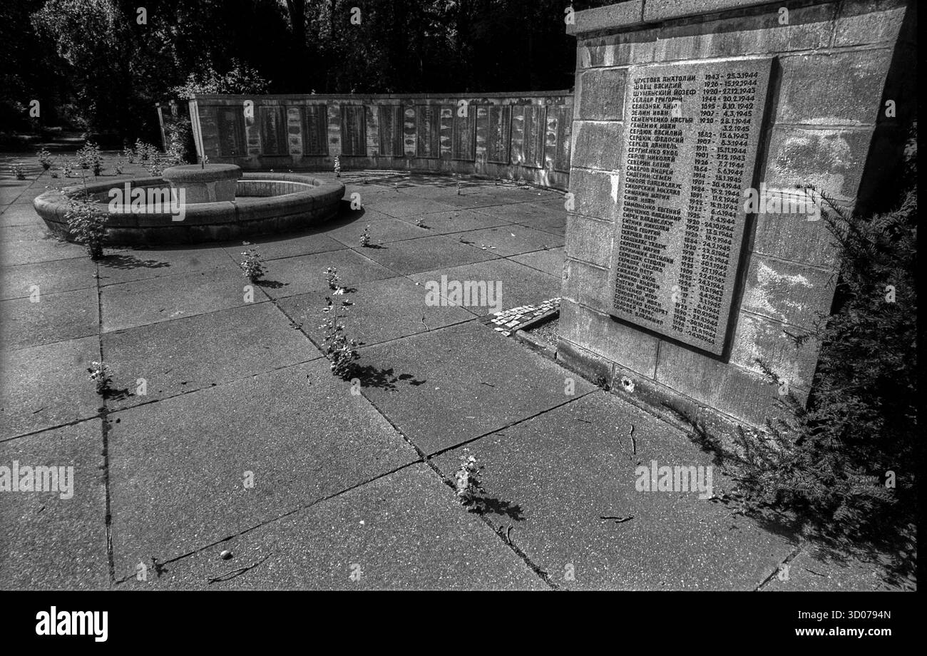 Allemagne, Halle, 5,8.1992, cimetière militaire soviétique à Halle, mur, plaques nominatives des soldats soviétiques tombés au combat Banque D'Images