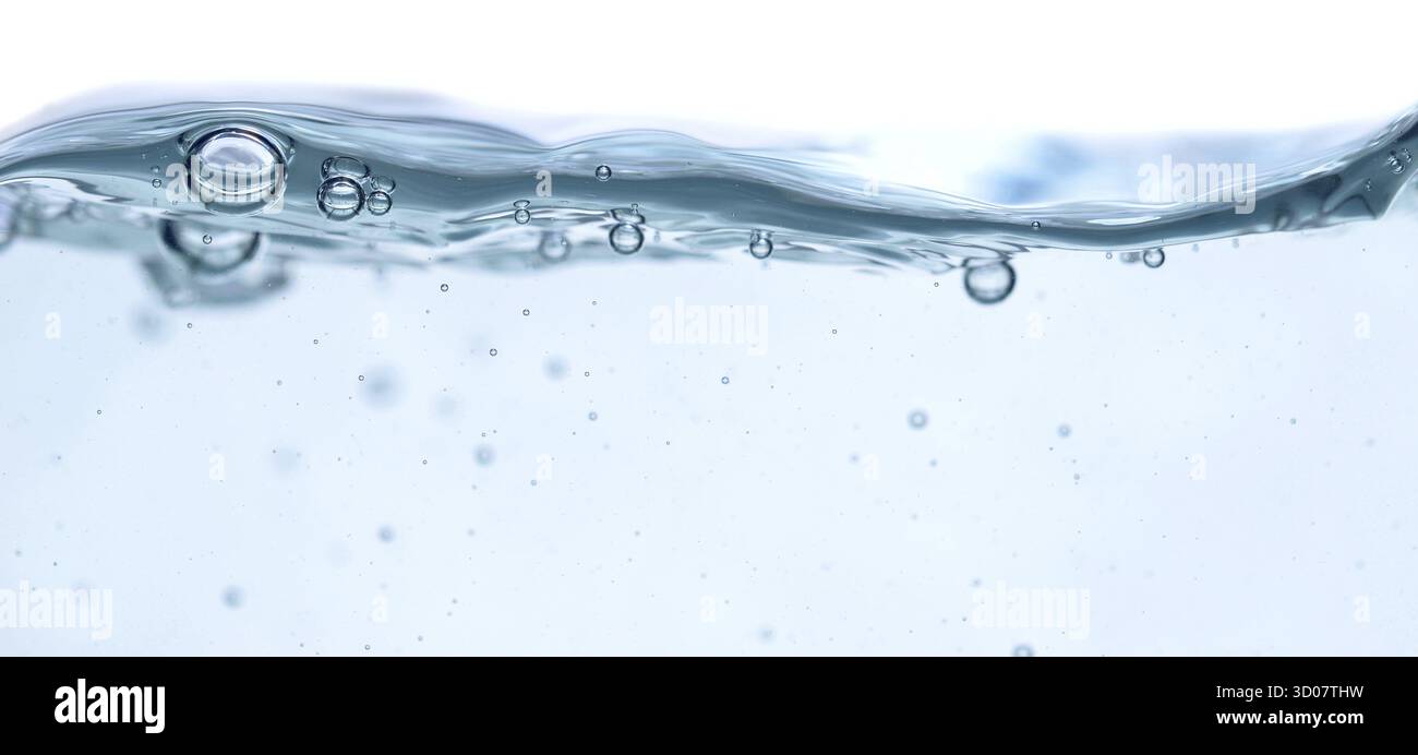 Water splash isolated on white Banque D'Images