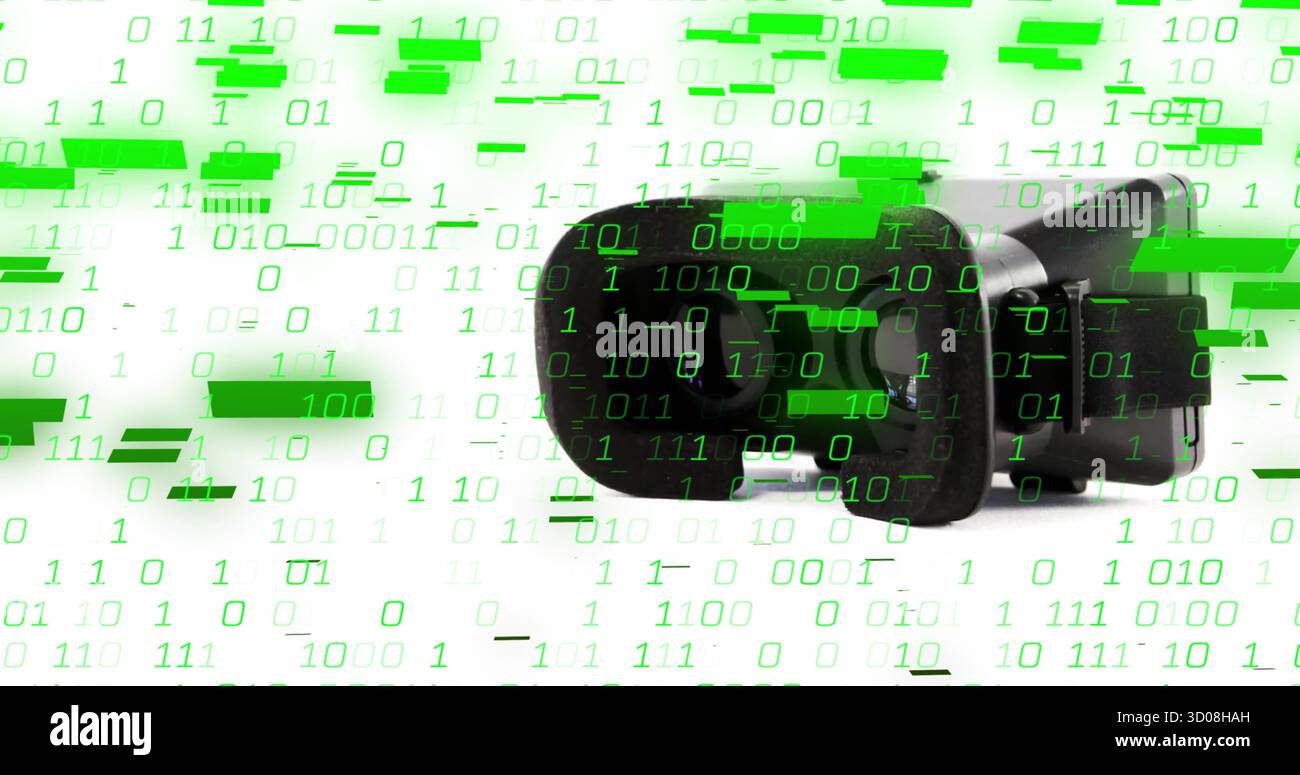 Mettant en vedette la caméra de surveillance noire de suivi du code binaire vert sur le mur blanc, avec le cyber risque Banque D'Images